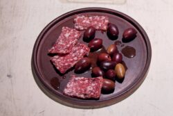 Salgiano_Olive_S1_Fullscreen-1