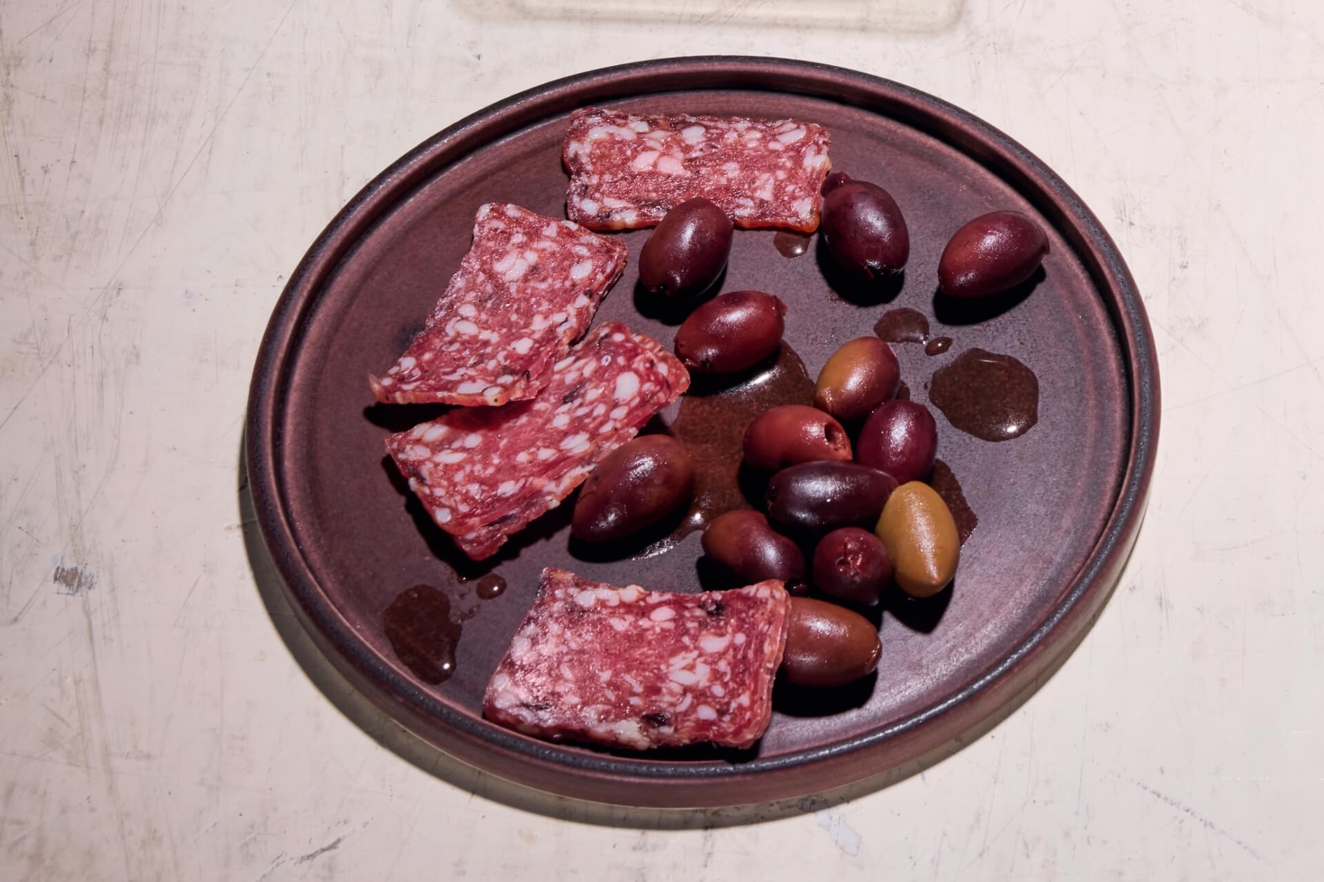 Salgiano_Olive_S1_Fullscreen-1