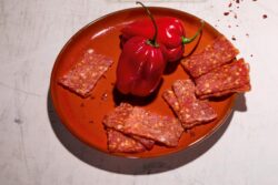 Salgiano_Pikant_S1_Fullscreen-1